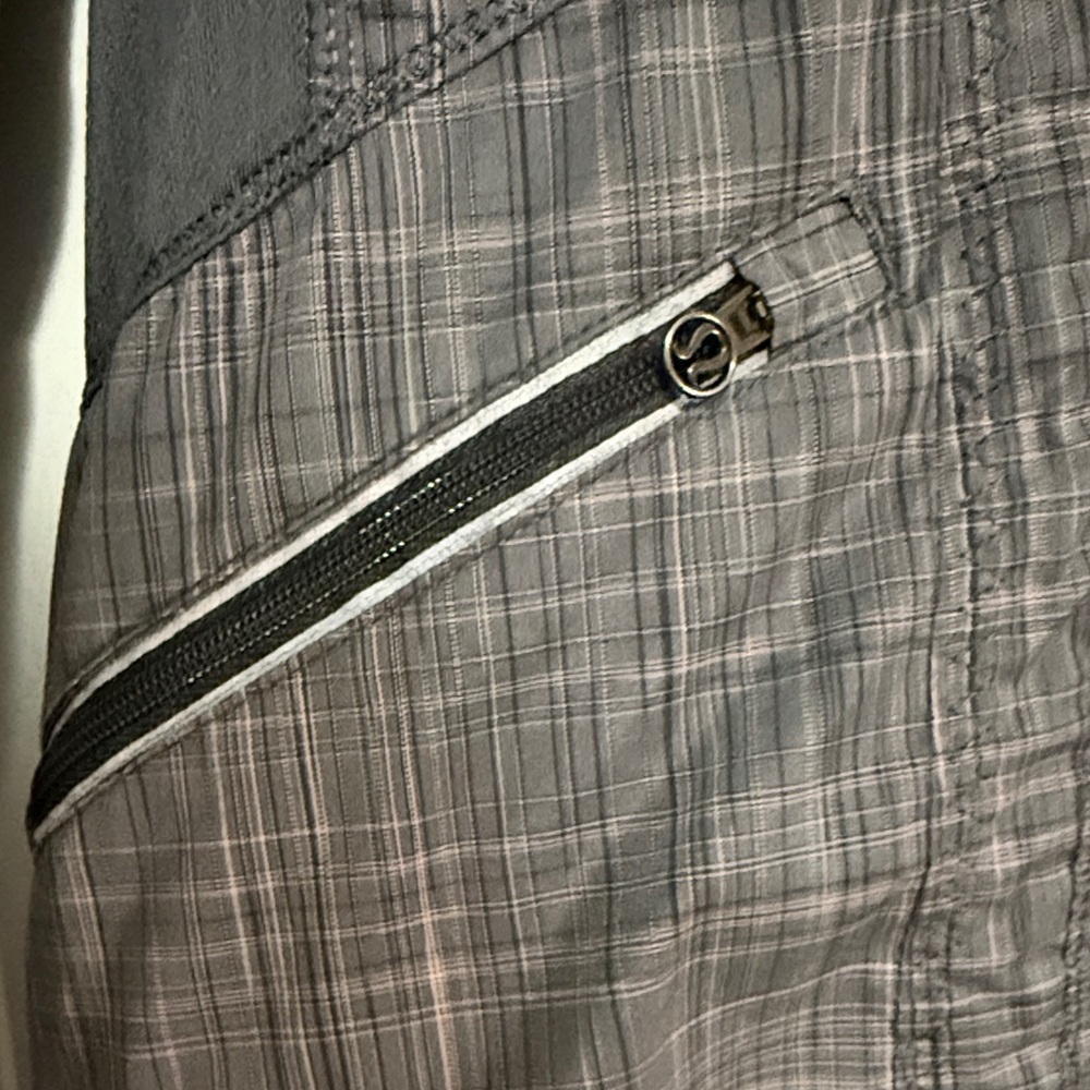 🖤 Lululemon Run: For Your Life Jacket — Black Plaid (Size 4) - Picture 3 of 11